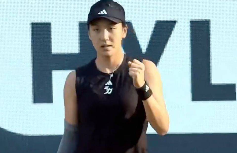世界第2仰天长叹：3年首负中国人+11连胜被终结！詹俊狠夸王欣瑜