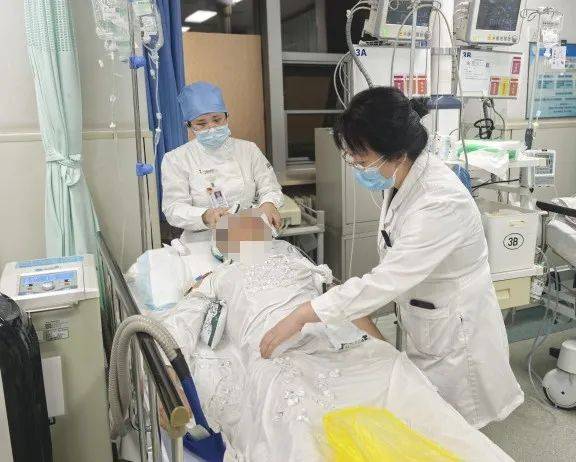 第四医学中心门诊部急诊医学科：成功救治热射病战士