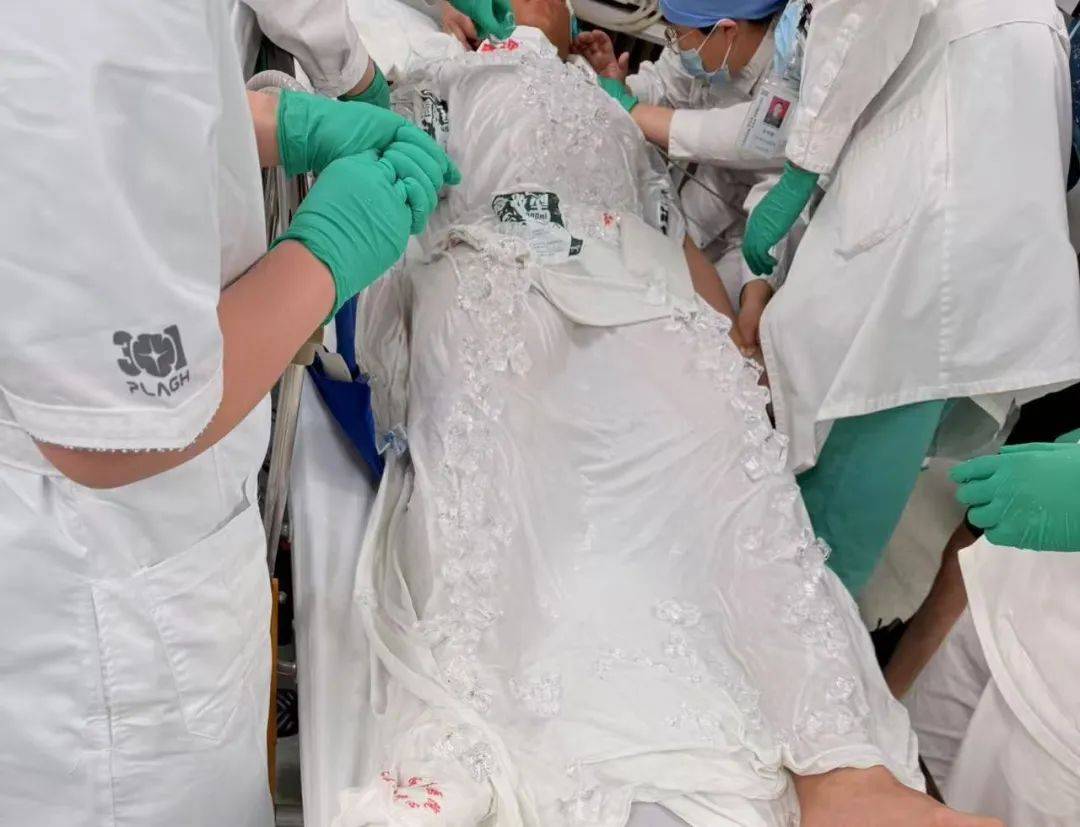 第四医学中心门诊部急诊医学科：成功救治热射病战士