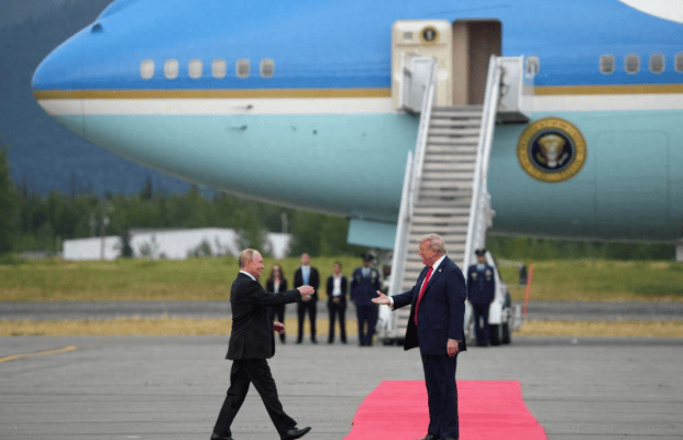 特朗普俄乌立场,出现大反转!只给普京30天,不同意就夺回领土?