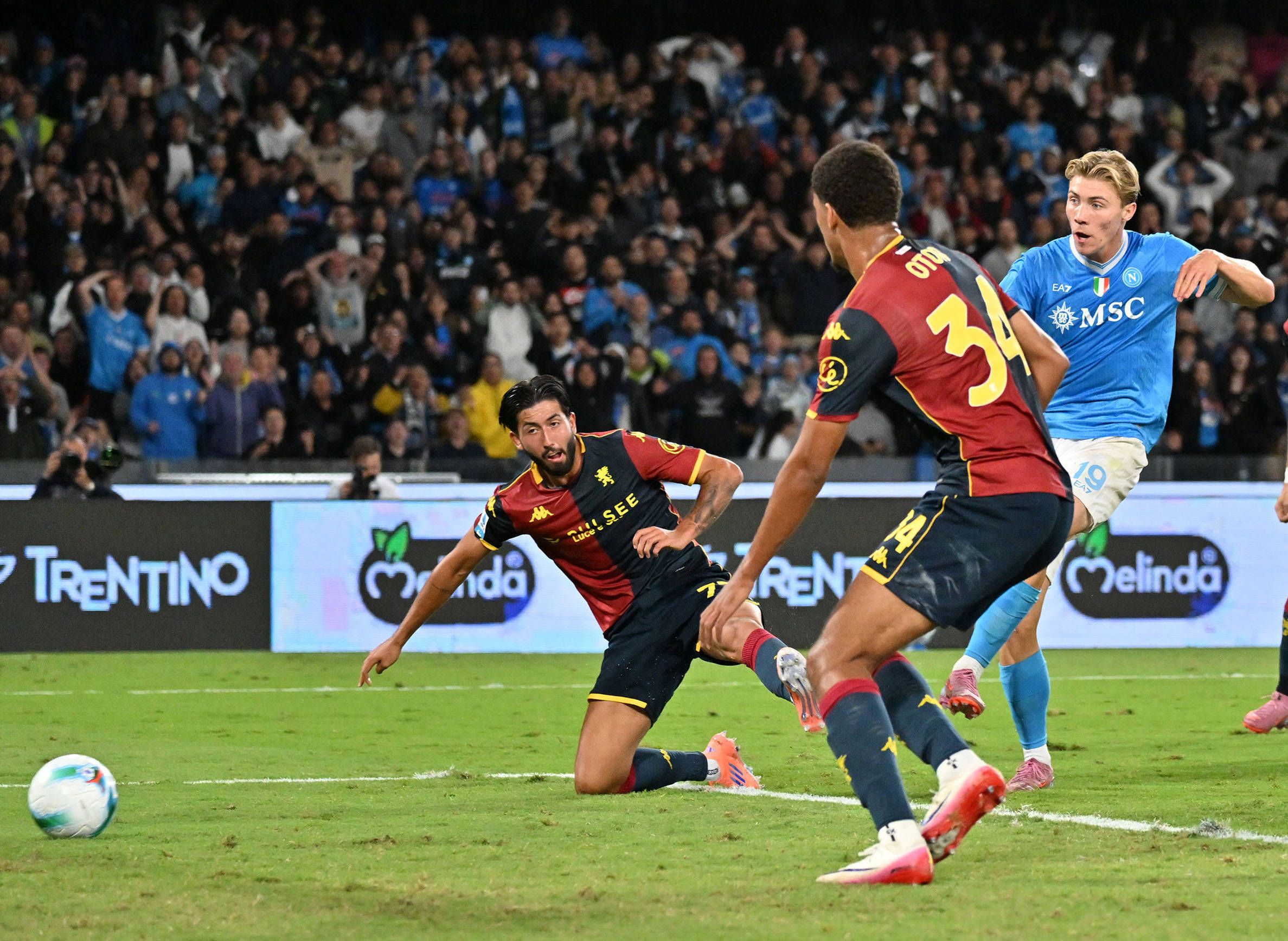 （体育）足球——意甲：那不勒斯胜热那亚