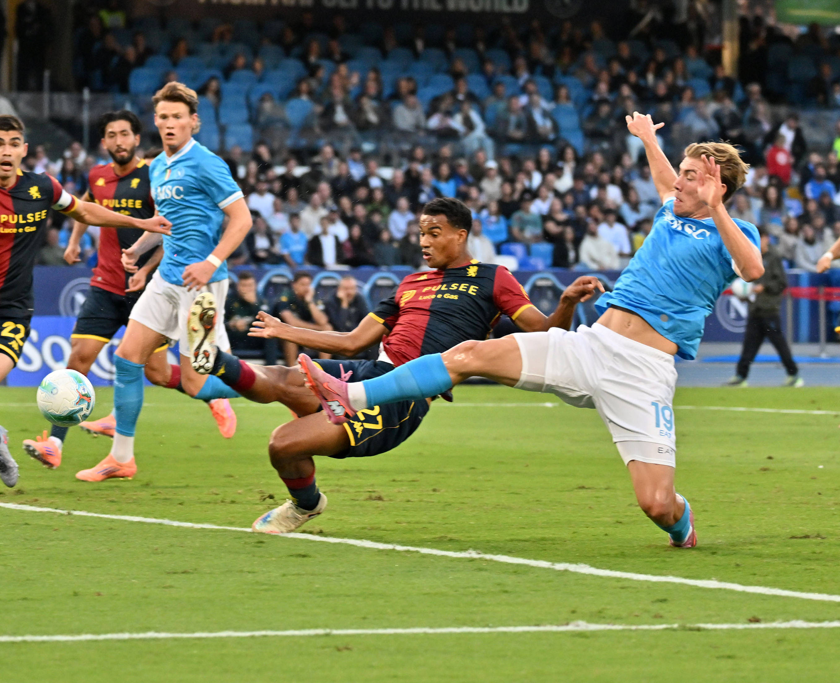 （体育）足球——意甲：那不勒斯胜热那亚