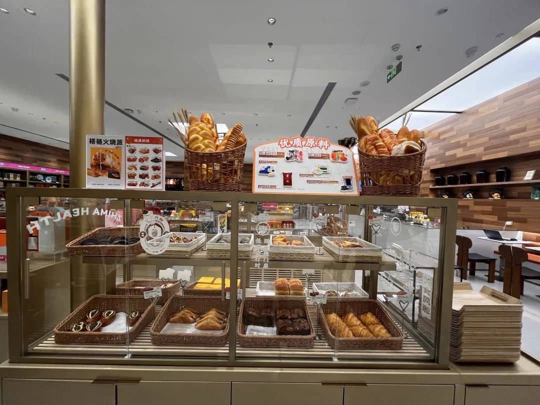 一小时售罄，年轻人涌入医院抢面包