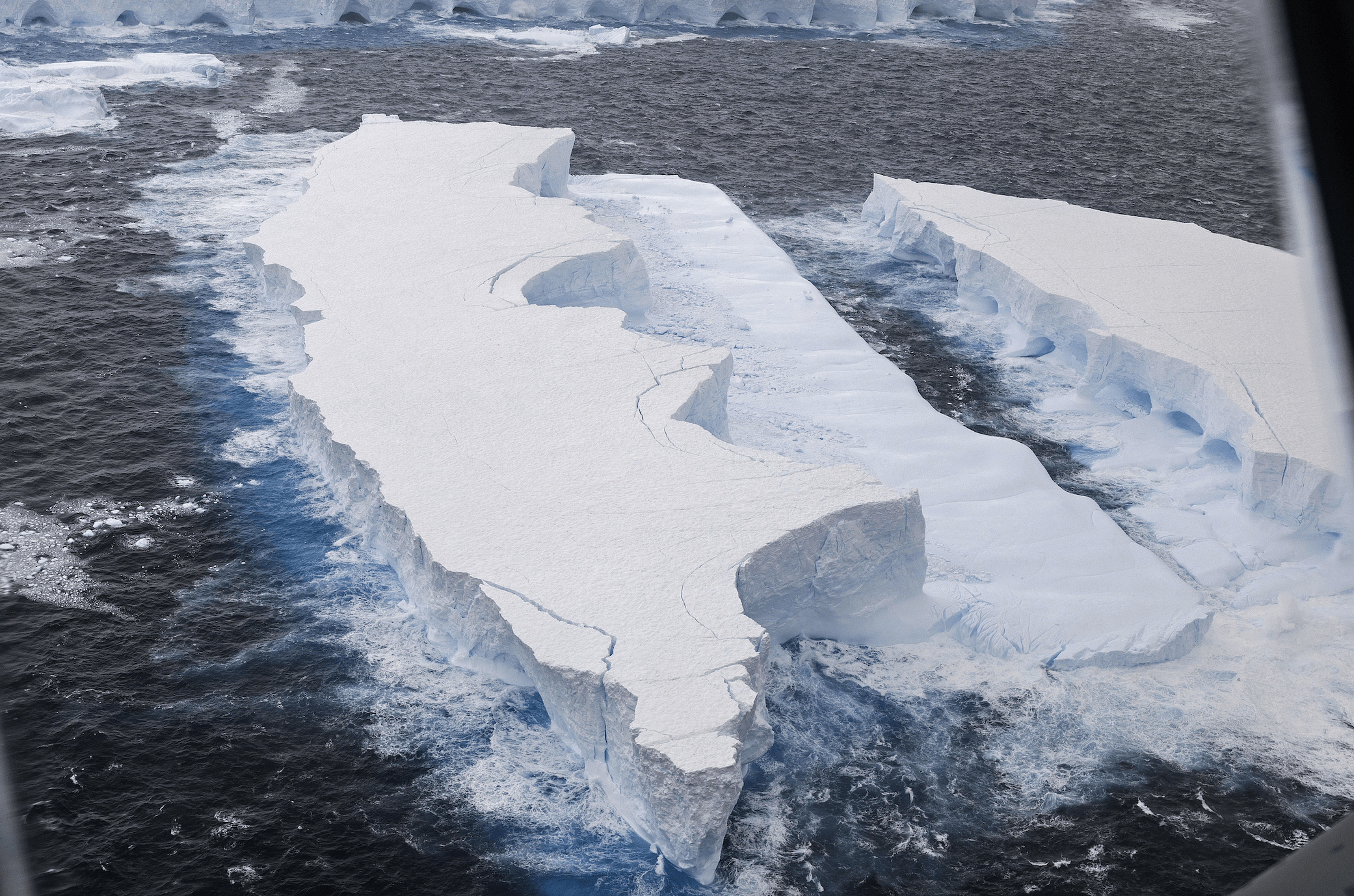 全球最大冰山正在加速解体，或撑不过11月底