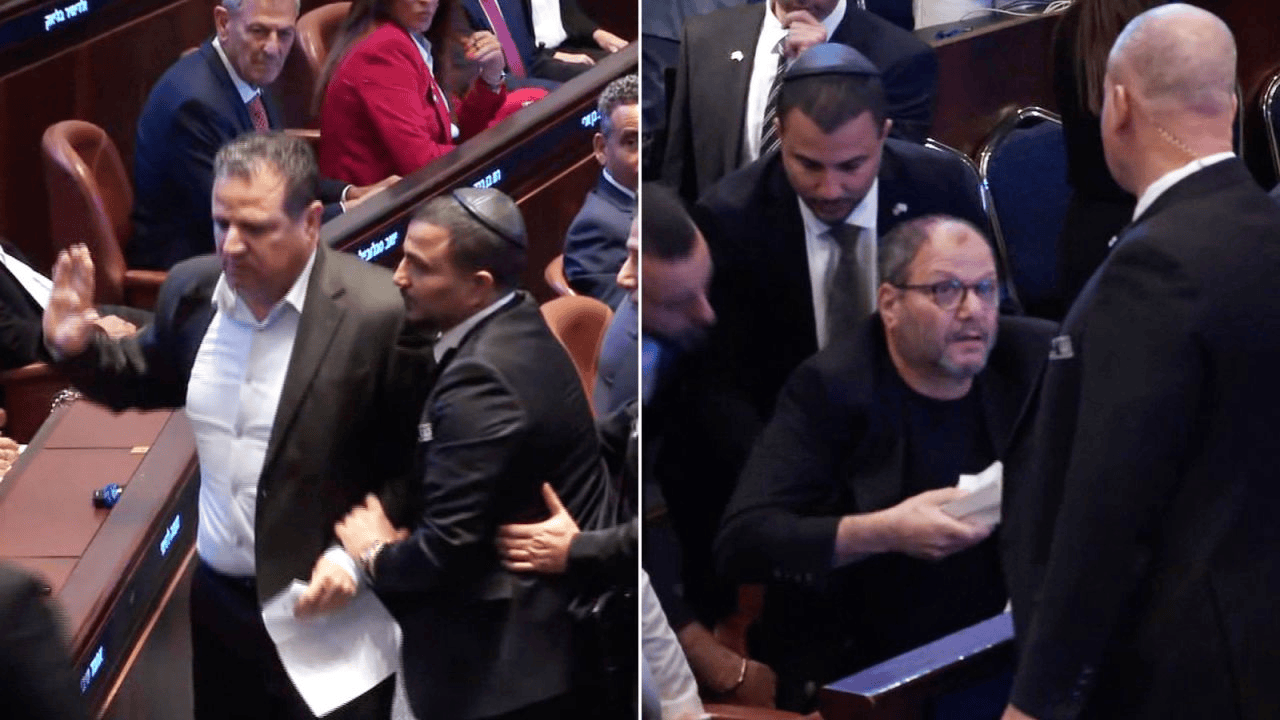 特朗普以色列议会演讲时 议员高举“承认巴勒斯坦国”抗议