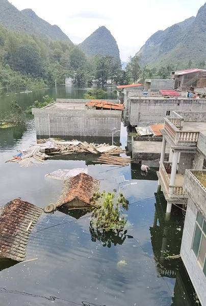 百色多个村庄被困水中已超半月，长涝难退为何重演？