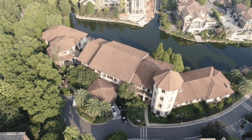 3256平米别墅288万起拍，单价不到900元，内景配置曝光，目前0人报名；拍卖商回应：在开发商名下，想通过拍卖吸引更多人参与