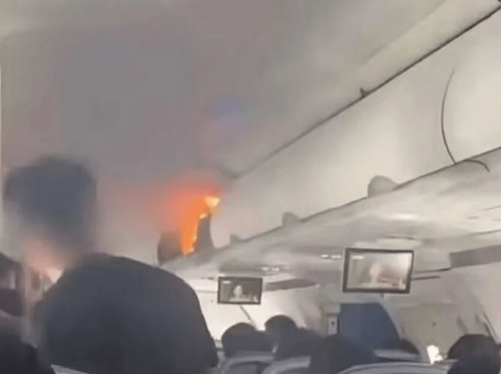 国航行李架内锂电池起火续:客服称补偿旅客200或300元