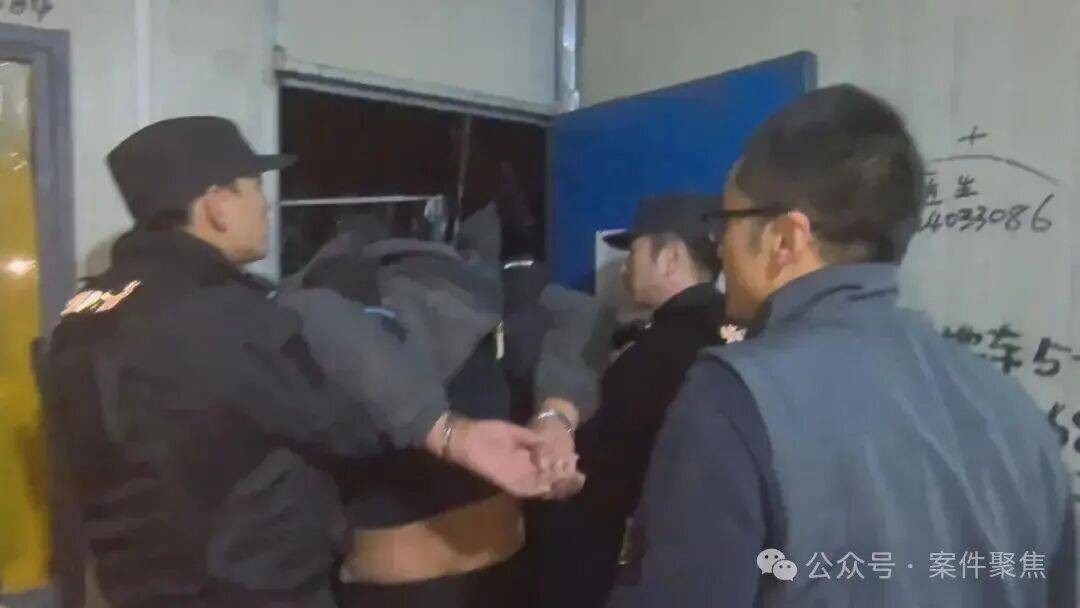 上海夫妻双双殒命！贵重财物没丢失，一枚血手印成关键线索，30年后真相大白