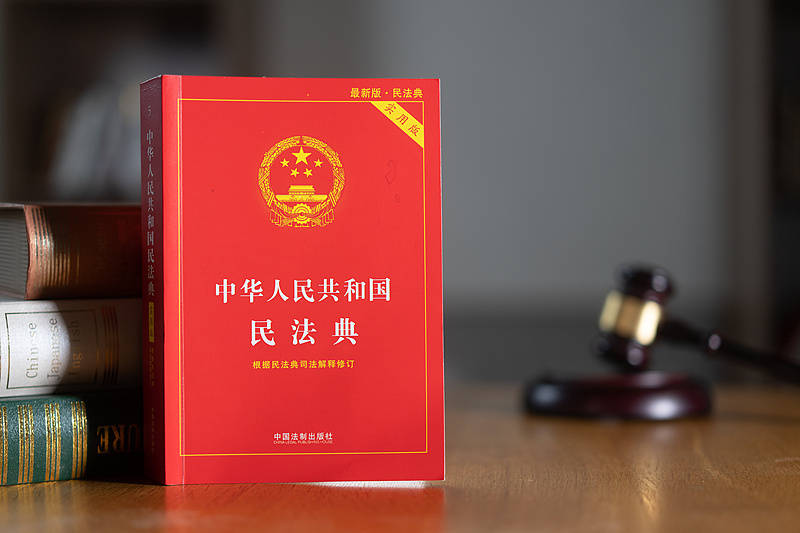 捡到手机解不开密码丢草丛 法院：赔偿失主6000元