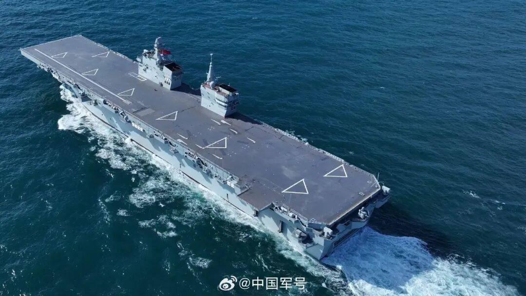 过瘾啊！076攻击舰甲板完成划线，无人机上舰测试完毕准备服役了？